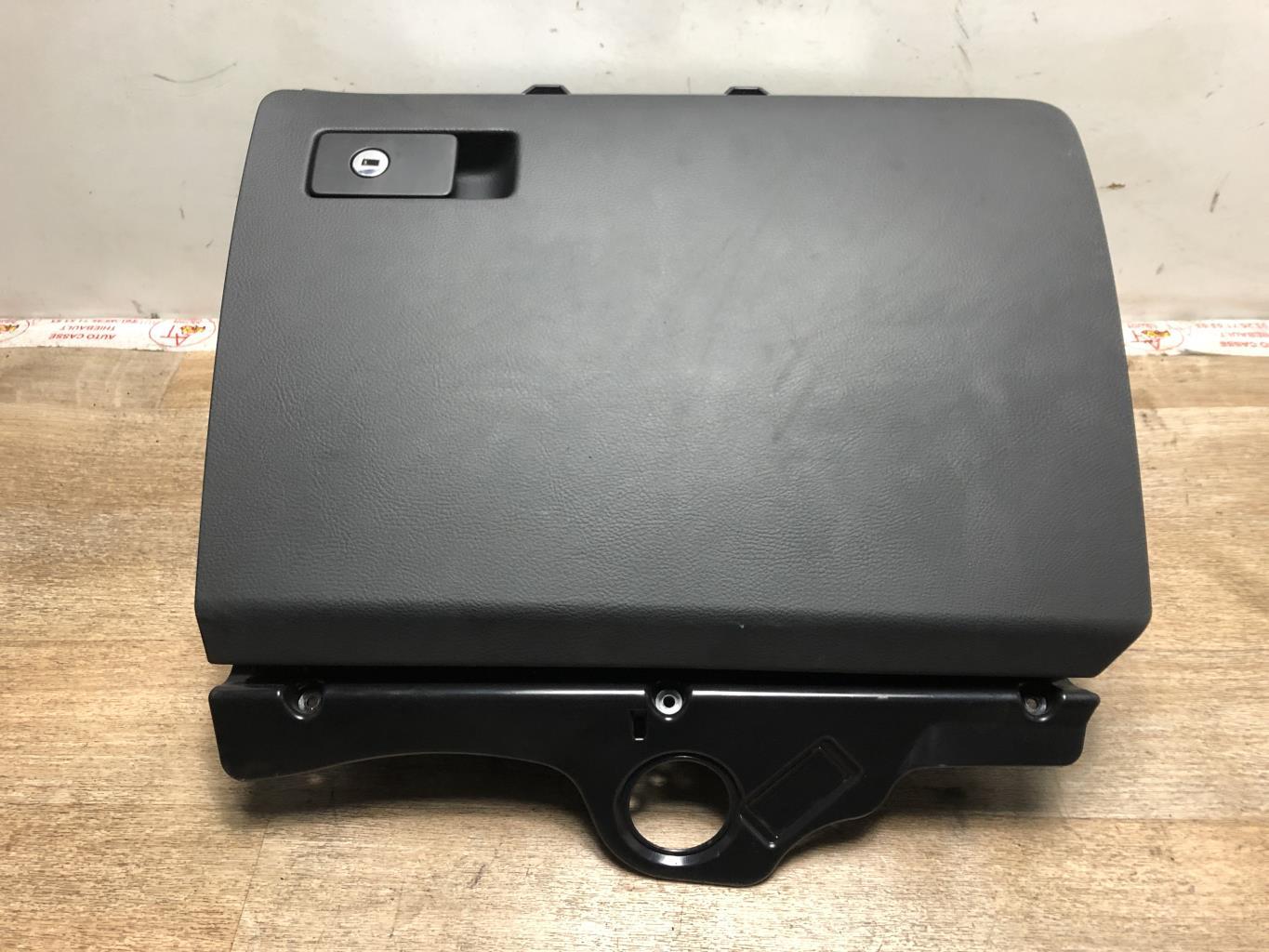 Boite a gants VOLKSWAGEN PASSAT 6 BREAK Diesel - 1