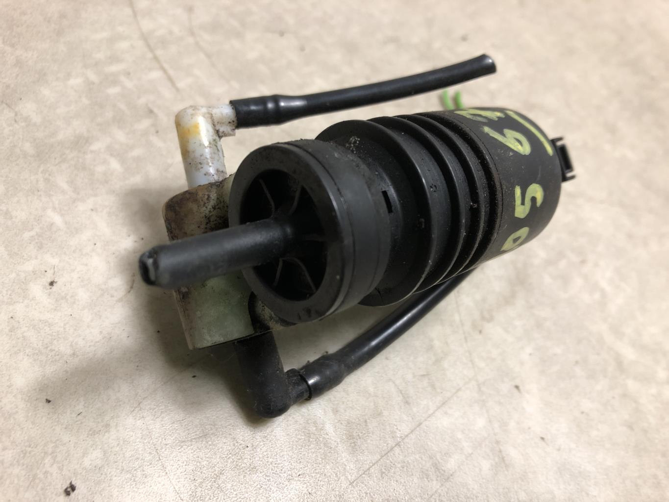 Pompa lavacristalli anteriore VOLKSWAGEN POLO 4 PHASE 1 Gasolina - 1