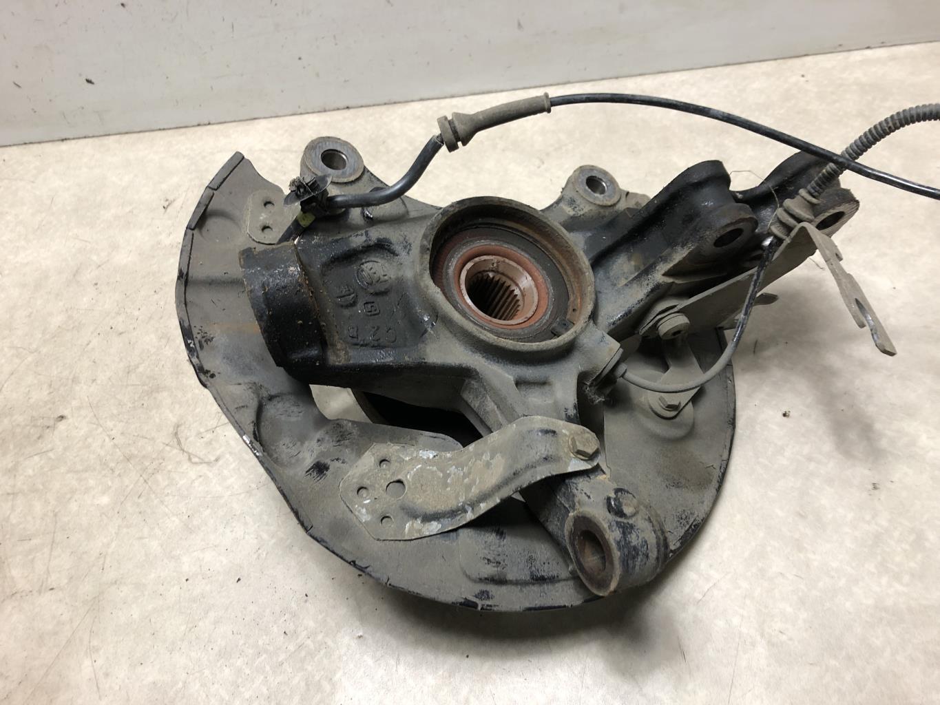 Fusee avant droit PEUGEOT 308 2 PHASE 1 Diesel - 1
