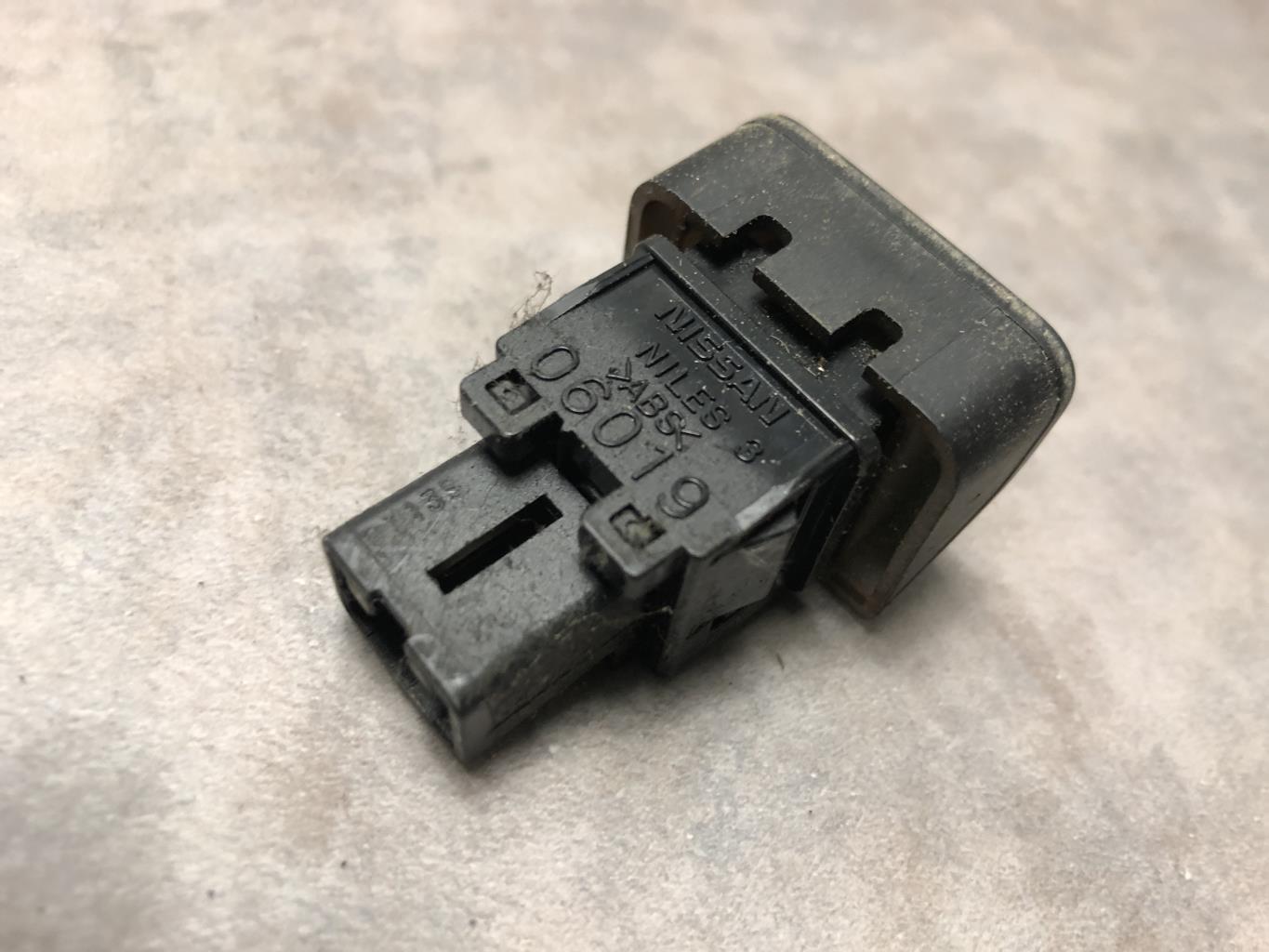 Bouton de warning NISSAN NOTE 1 PHASE 2 Diesel - 1