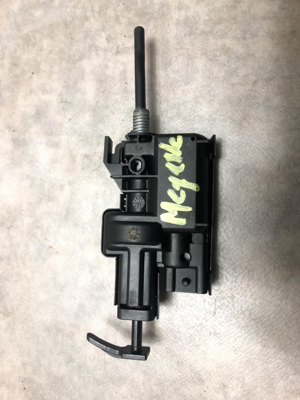 Attuatore chiavistello sportello carburante RENAULT MEGANE 3 PHASE 1 BREAK Diésel - 1