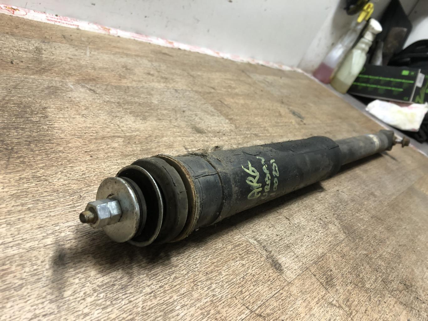 Ammortizzatore posteriore sinistro TOYOTA URBAN CRUISER Diésel - 1