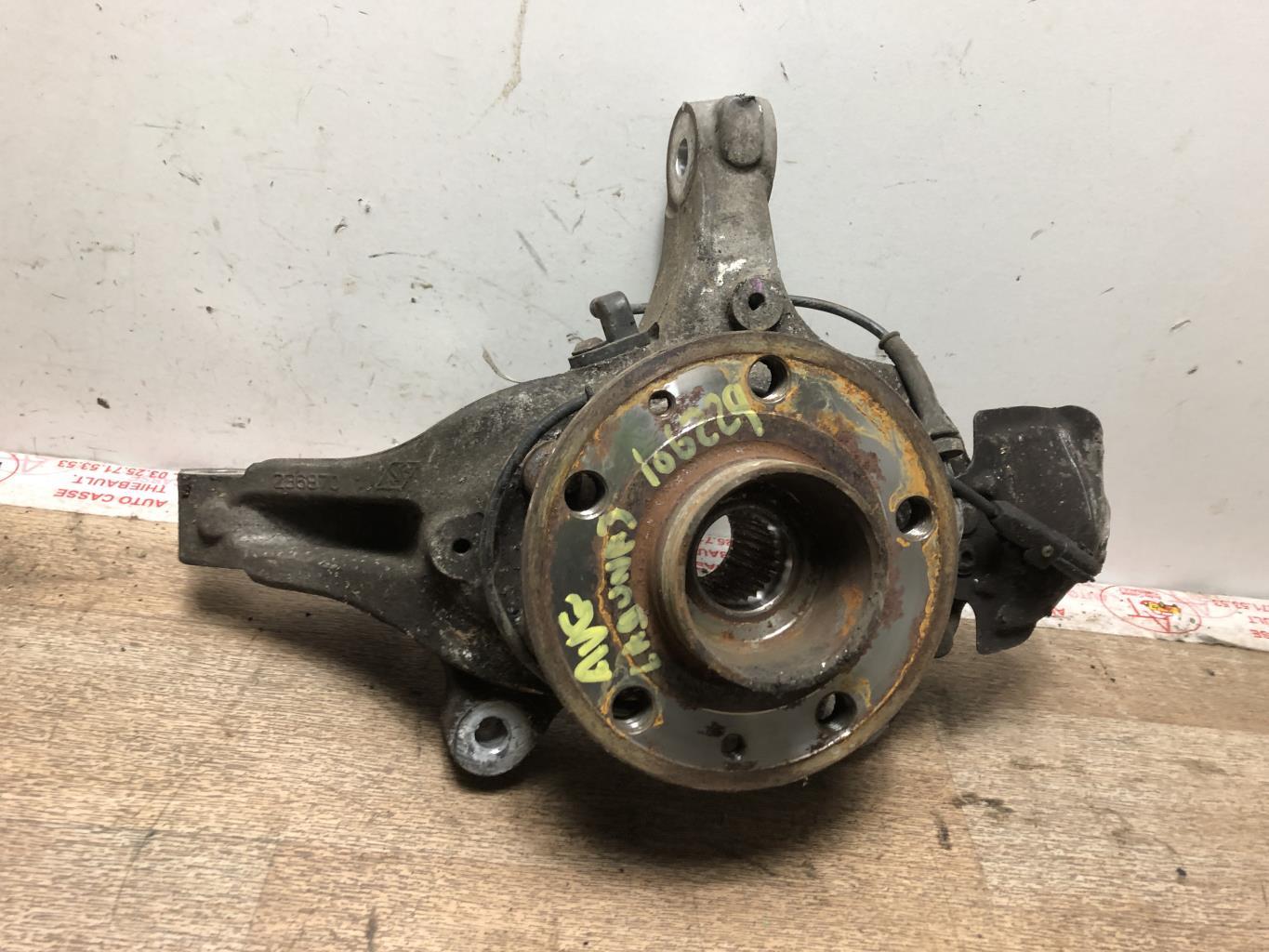 Fusee avant gauche RENAULT LAGUNA 3 PHASE 1 COUPE Diesel - 1