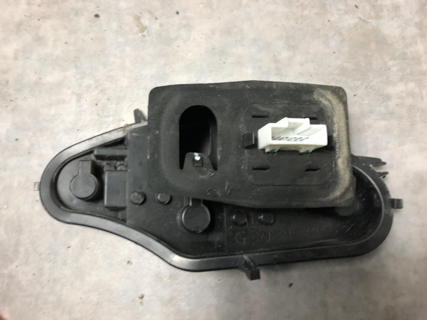 Base portalampade fanale posteriore sinistro CITROEN C3 2 PHASE 1 Diésel - 1