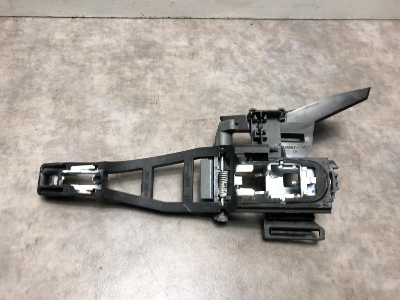 Support poignee porte arriere gauche FORD KUGA 1 Diesel - 1