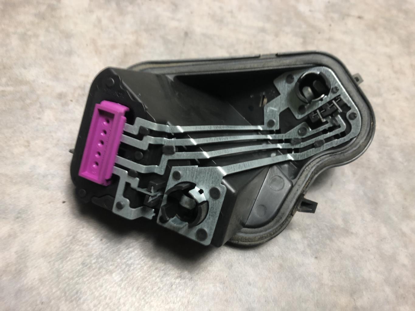 Base portalampade fanale posteriore sinistro RENAULT MEGANE 3 PHASE 1 BREAK Diésel - 1