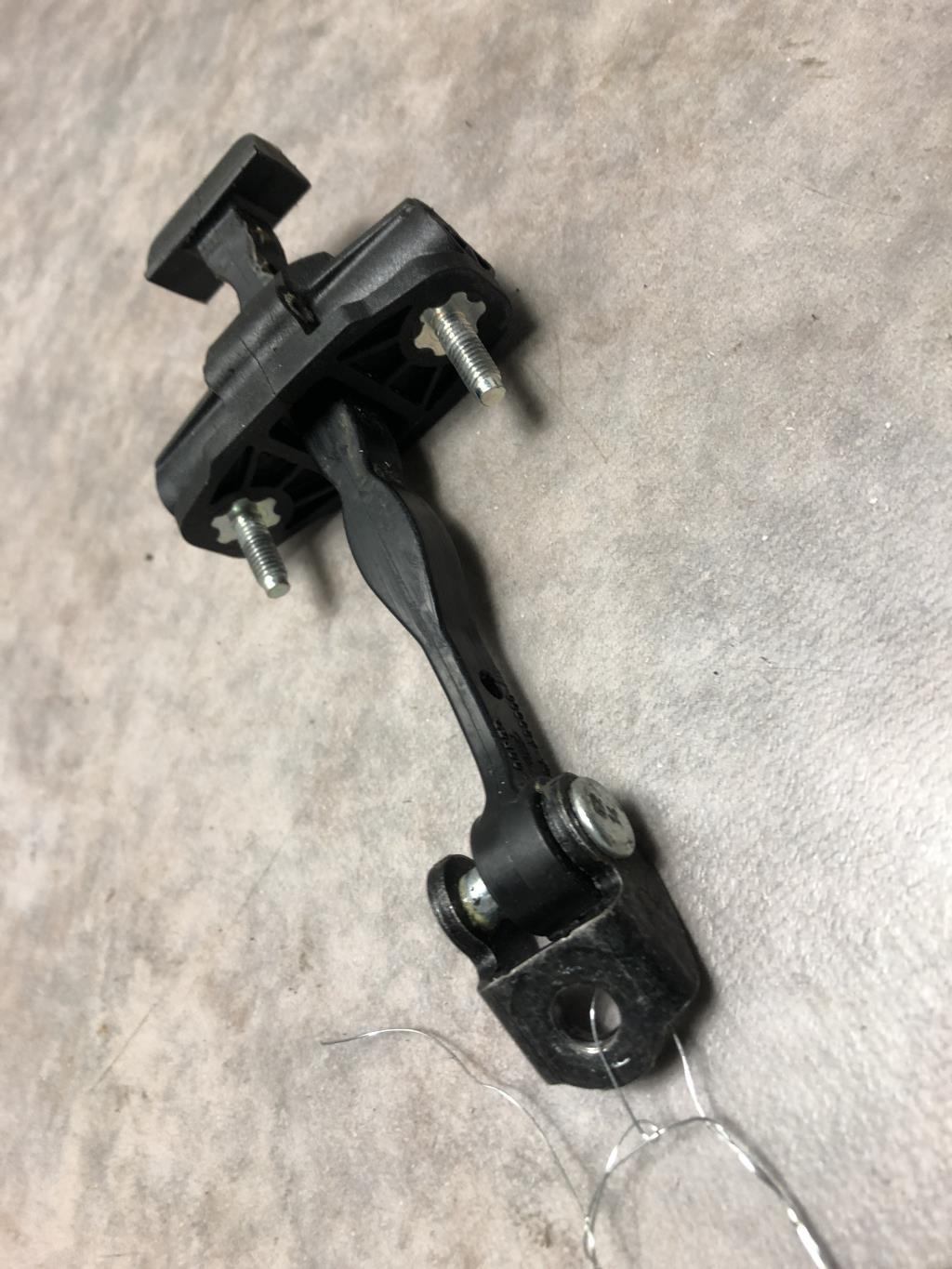 Tirante portiera anteriore destro FORD FIESTA 6 PHASE 2 Gasolina - 1