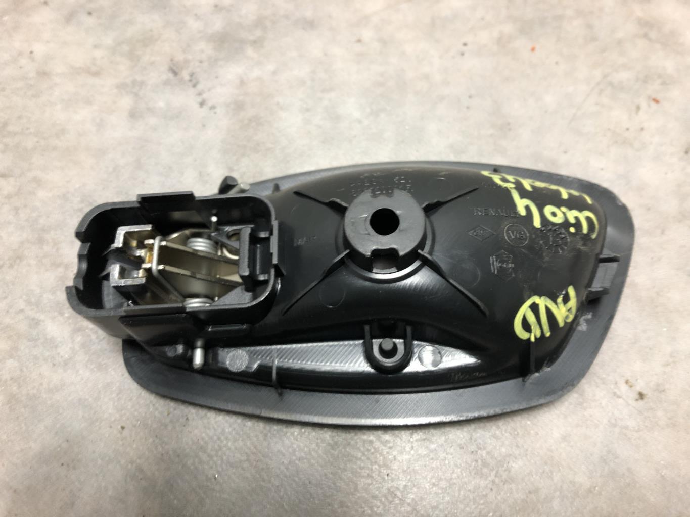 Poignee interieur avant droit RENAULT CLIO 4 PHASE 1 BREAK Essence - 1