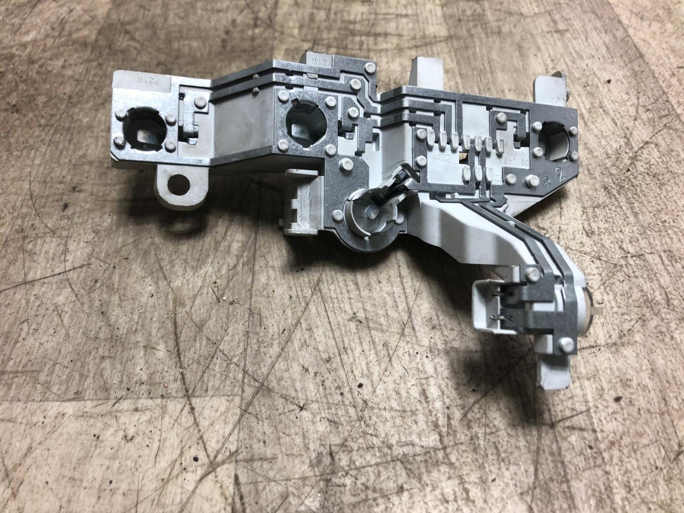 Base portalampade fanale posteriore destro BMW SERIE 1 E87 PHASE 2 Diésel - 1