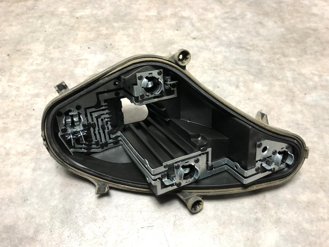 Base portalampade fanale posteriore destro CITROEN C4 2 PHASE 1 Diésel - 1
