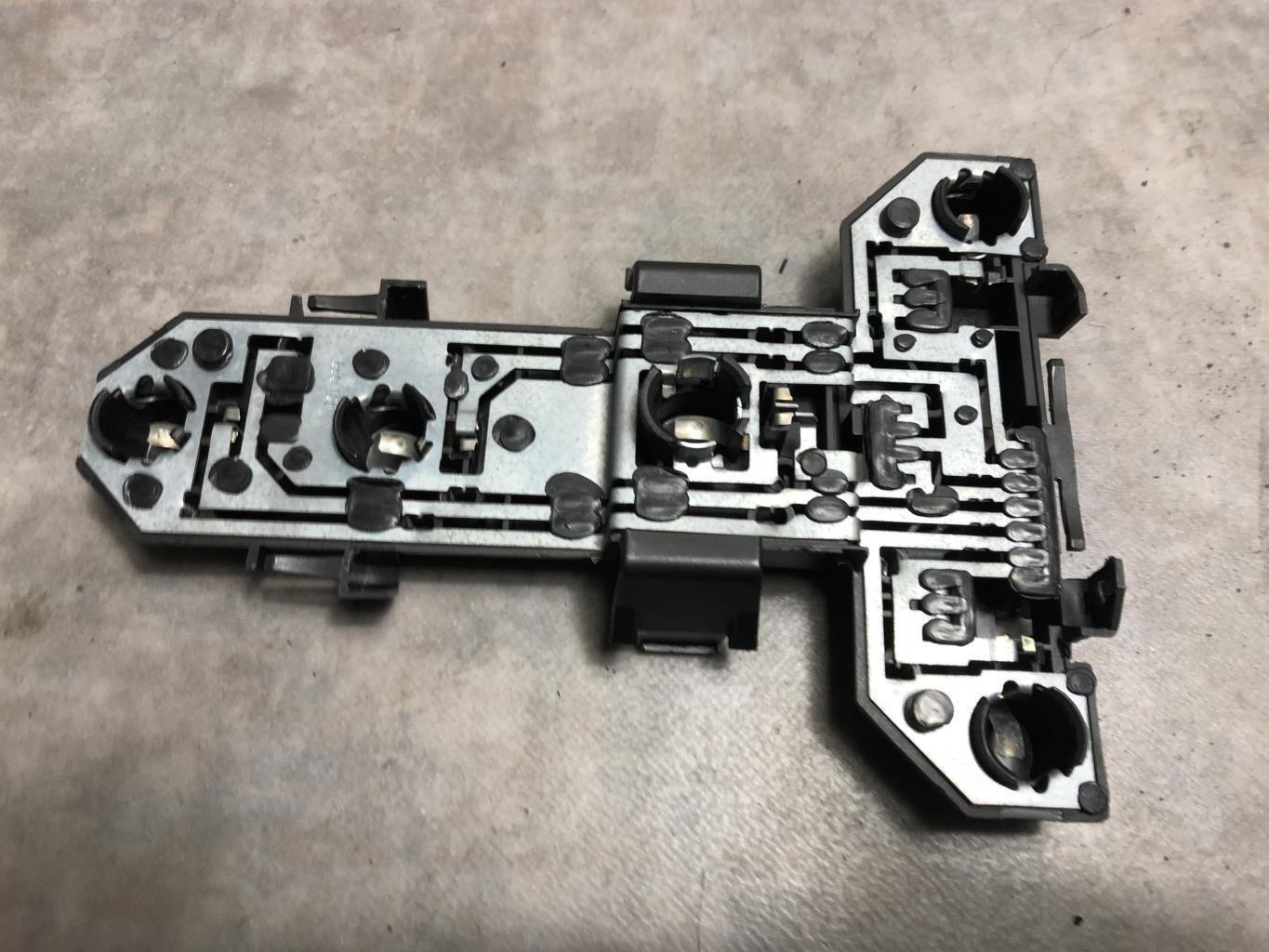 Base portalampade fanale posteriore sinistro VOLKSWAGEN BORA Diésel - 1