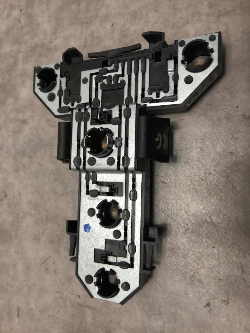 Base portalampade fanale posteriore sinistro VOLKSWAGEN GOLF 4 Gasolina - 1