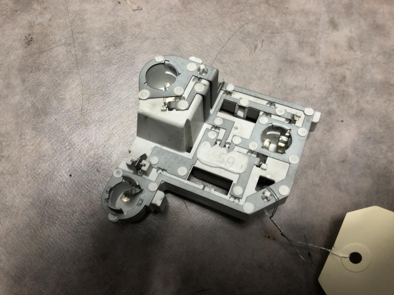 Base portalampade fanale posteriore destro FORD MONDEO 3 PHASE 1 Diésel - 1