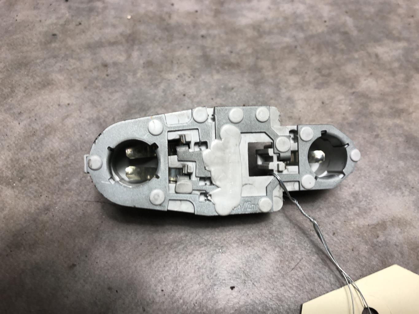 Base portalampade fanale posteriore destro FORD MONDEO 3 PHASE 1 Diésel - 1