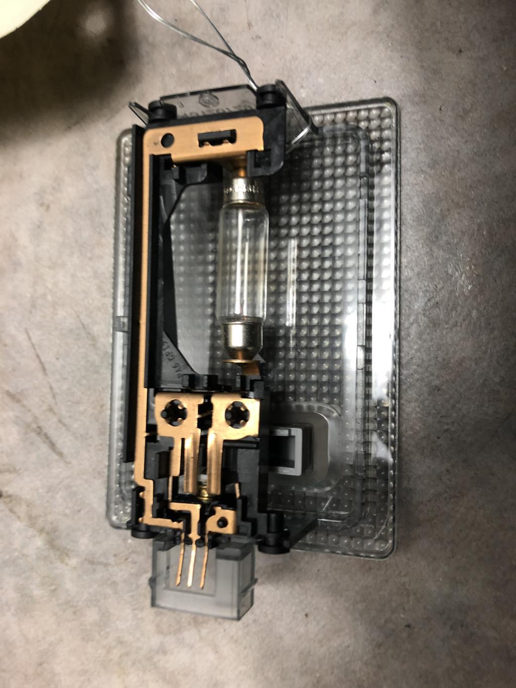 Eclairage de plafonnier CHEVROLET SPARK PHASE 2 Essence - 1