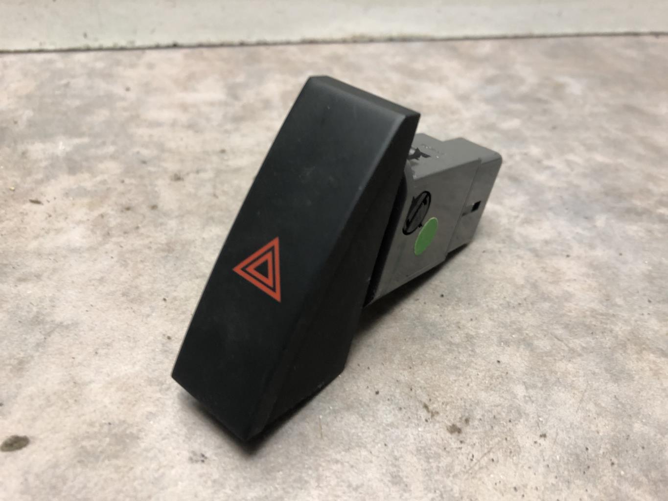 Bouton de warning CHEVROLET SPARK PHASE 2 Essence - 1