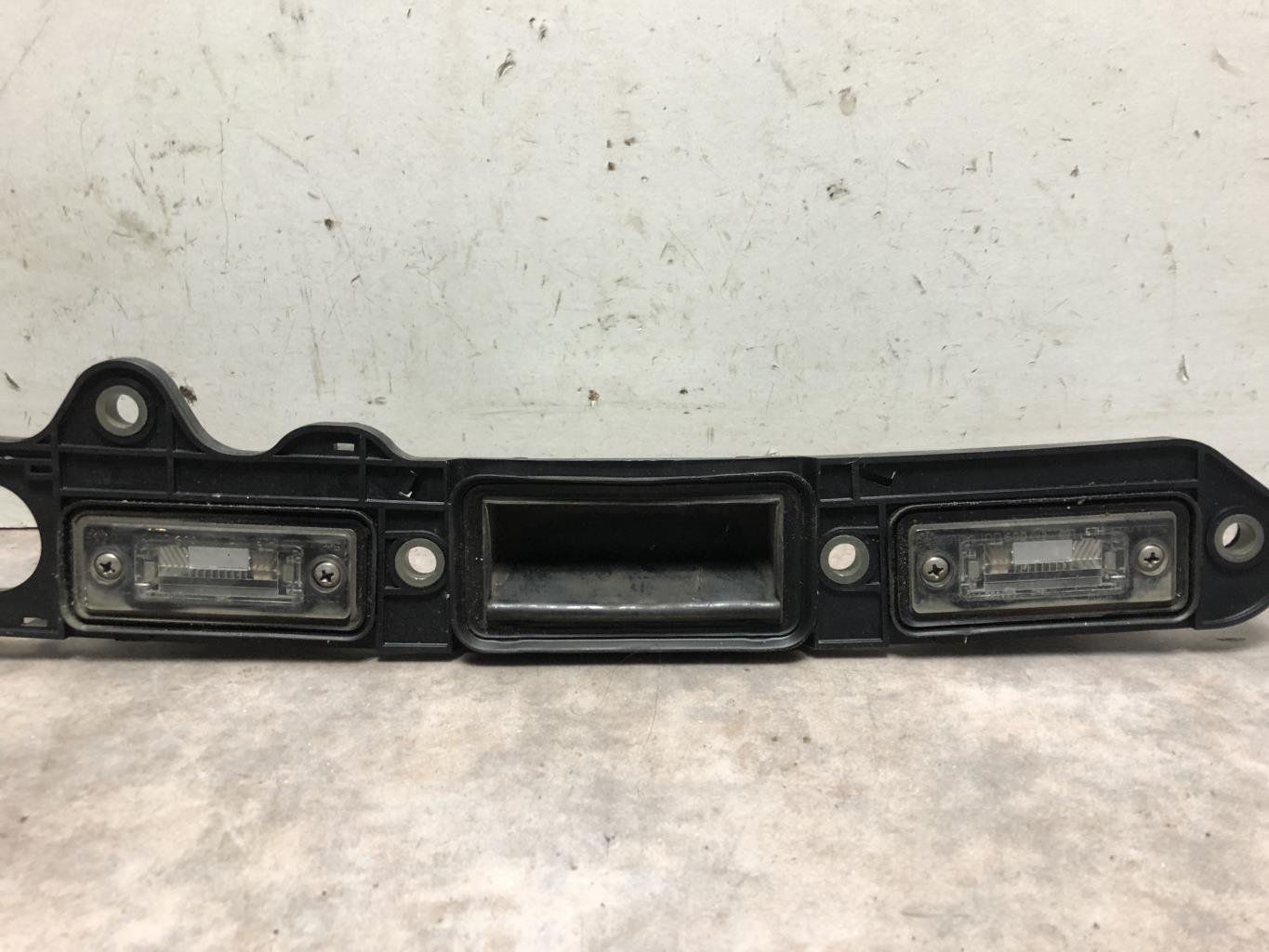 Bouton de coffre VOLKSWAGEN GOLF PLUS PHASE 1 Diesel - 1