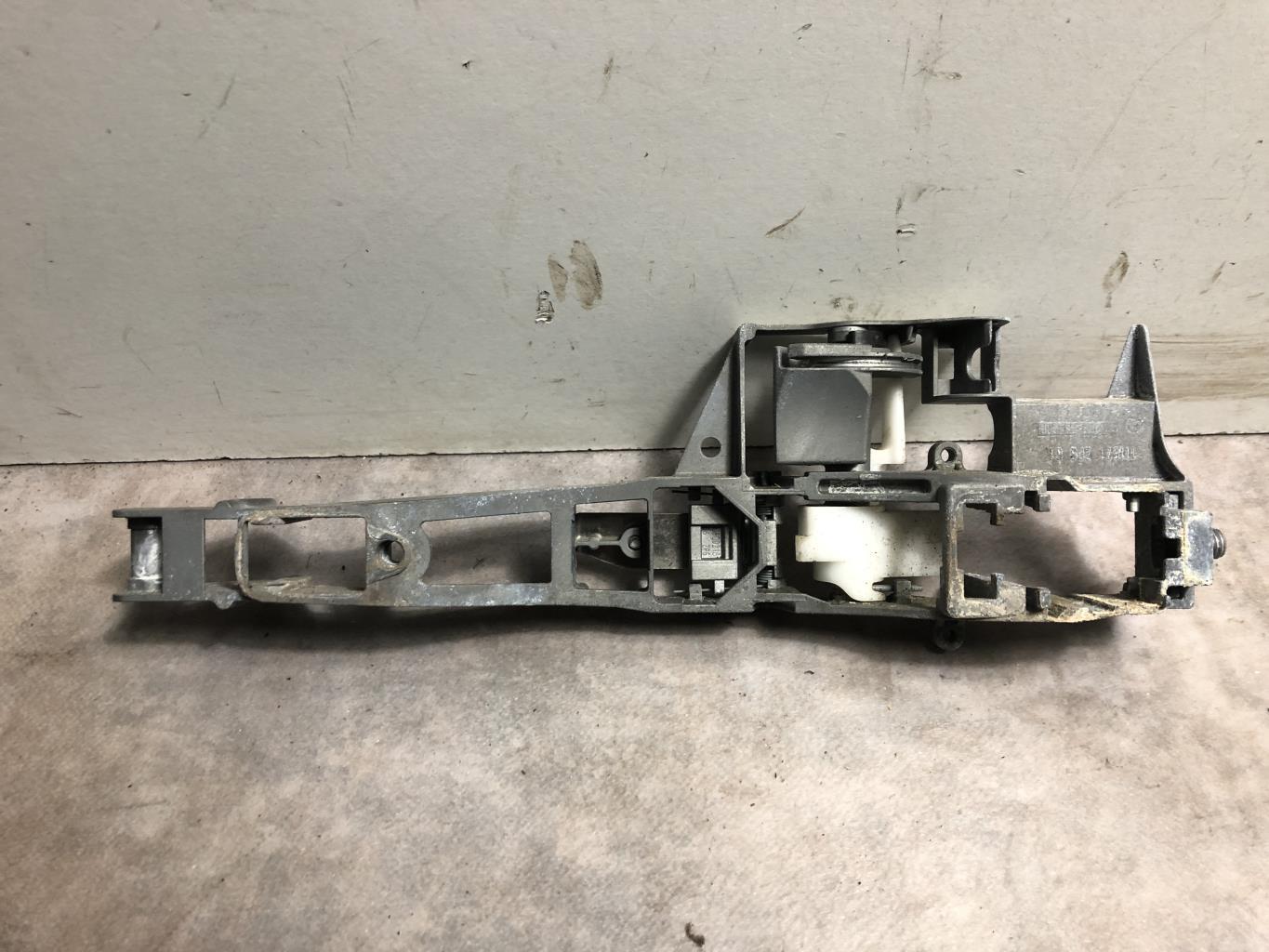 Supporto maniglia portiera anteriore sinistra PEUGEOT 3008 1 PHASE 1 Diésel - 1