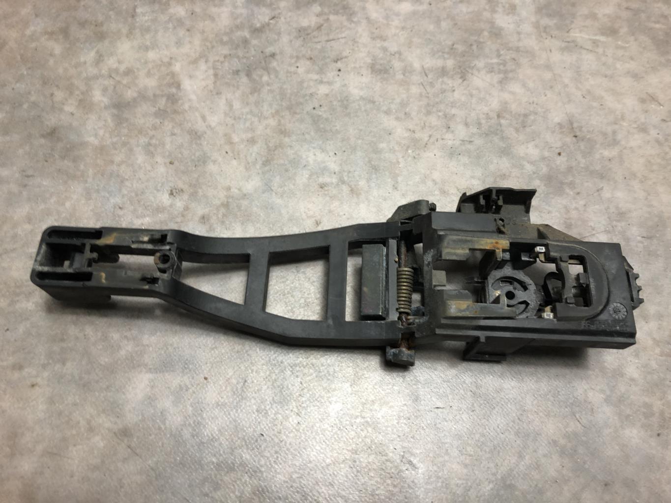 Support poignee porte avant gauche FORD C-MAX 1 PHASE 1 Diesel - 1