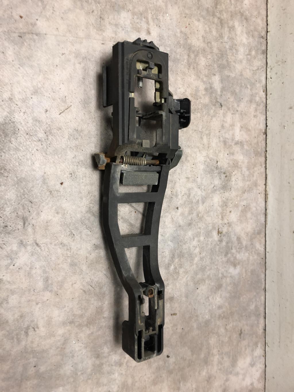 Support poignee porte arriere droite FORD C-MAX 1 PHASE 1 Diesel - 1