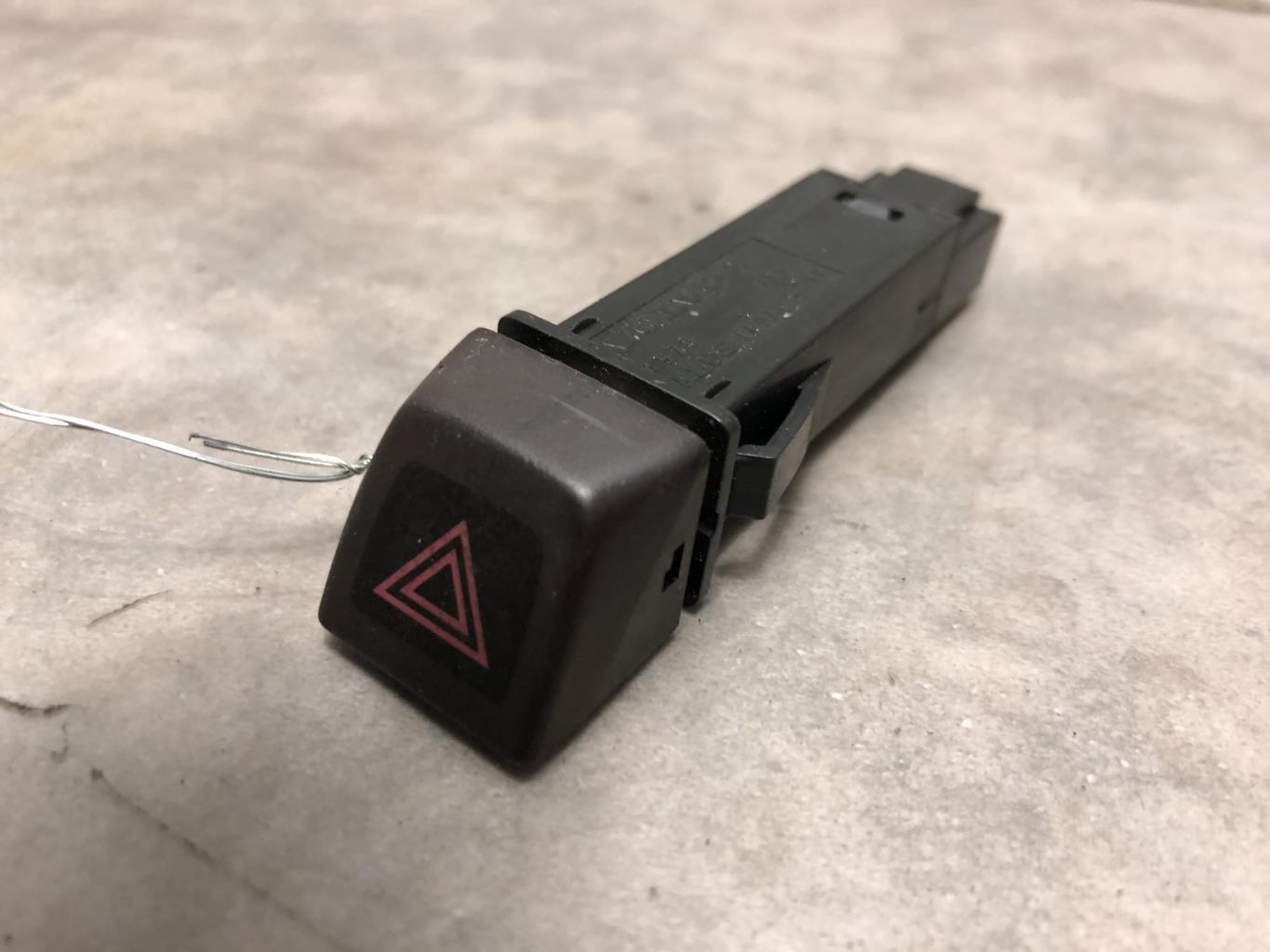 Bouton de warning VOLVO S 40 2 PHASE 1 Diesel - 1