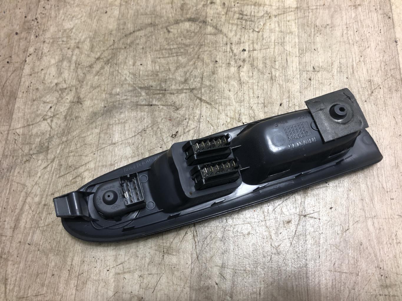 Interruttore lavacristalli anteriore sinistro RENAULT CLIO 2 PHASE 1 Diésel - 1