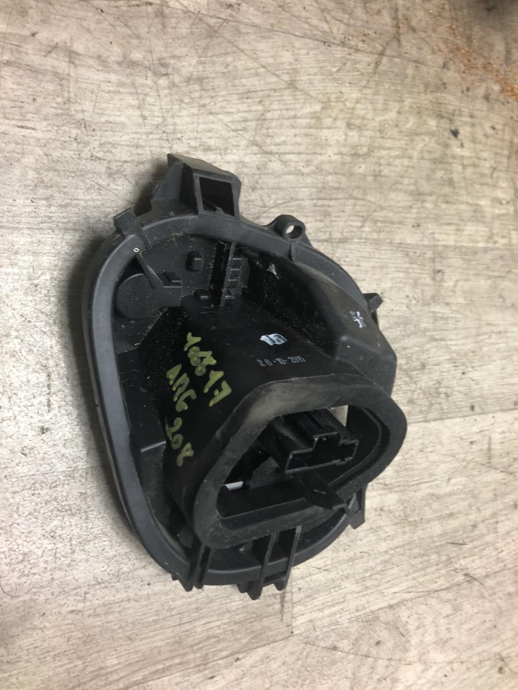 Base portalampade fanale posteriore sinistro PEUGEOT 208 1 PHASE 2 Gasolina - 1