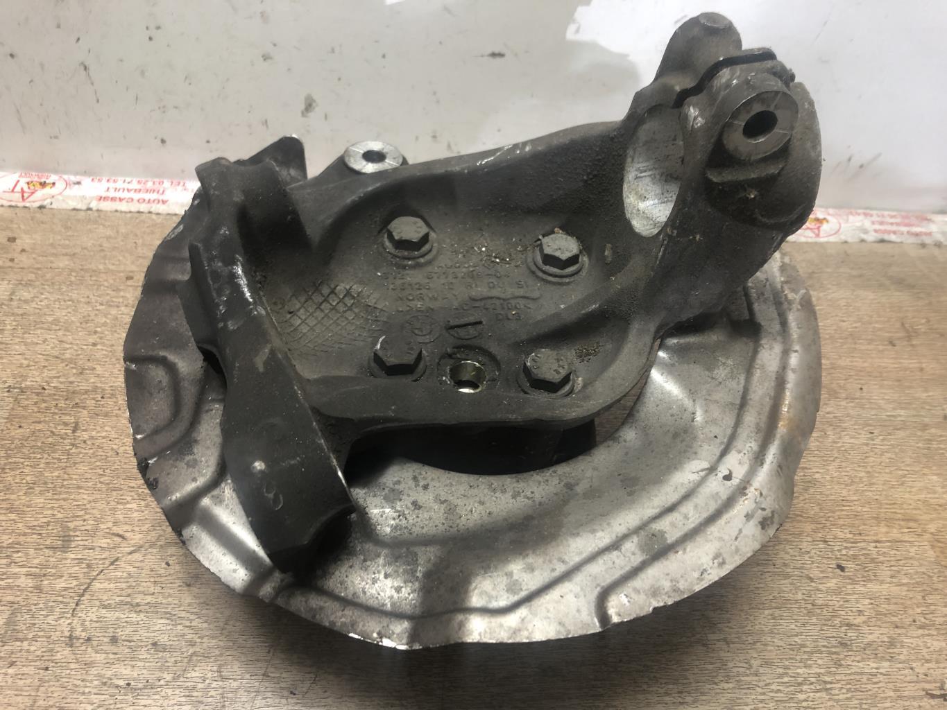 Fusee avant gauche BMW SERIE 1 E81 Diesel - 1