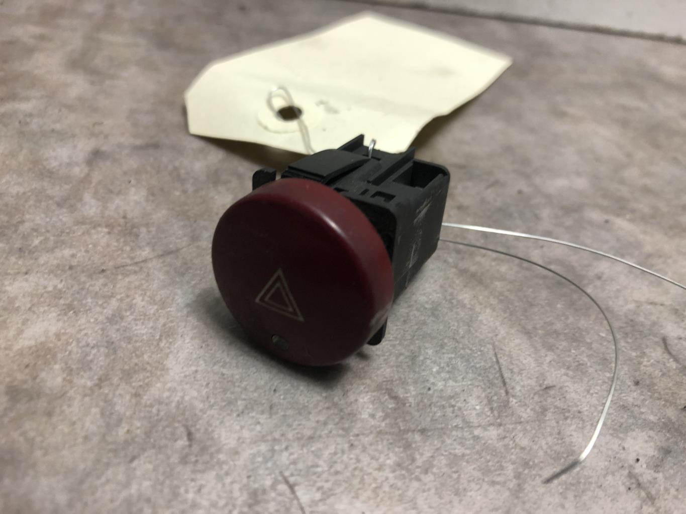 Bouton de warning PEUGEOT PARTNER 1 PHASE 2 Essence - 1