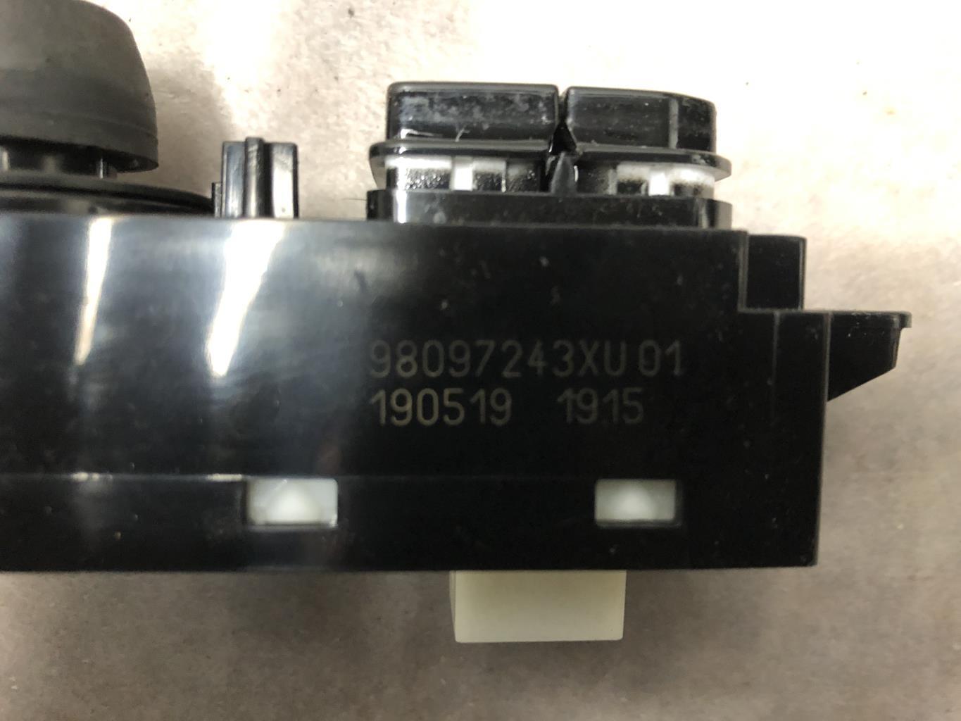 Commande autoradio PEUGEOT 208 1 PHASE 2 Essence - 1