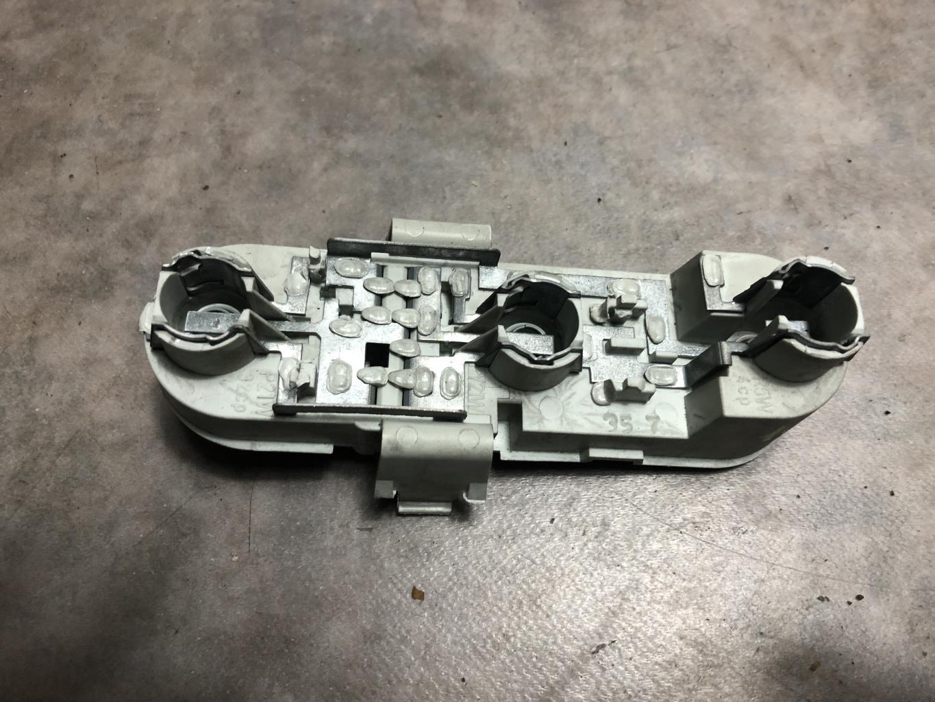 Base portalampade fanale posteriore destro VOLVO V 40 1 PHASE 2 BREAK Diésel - 1