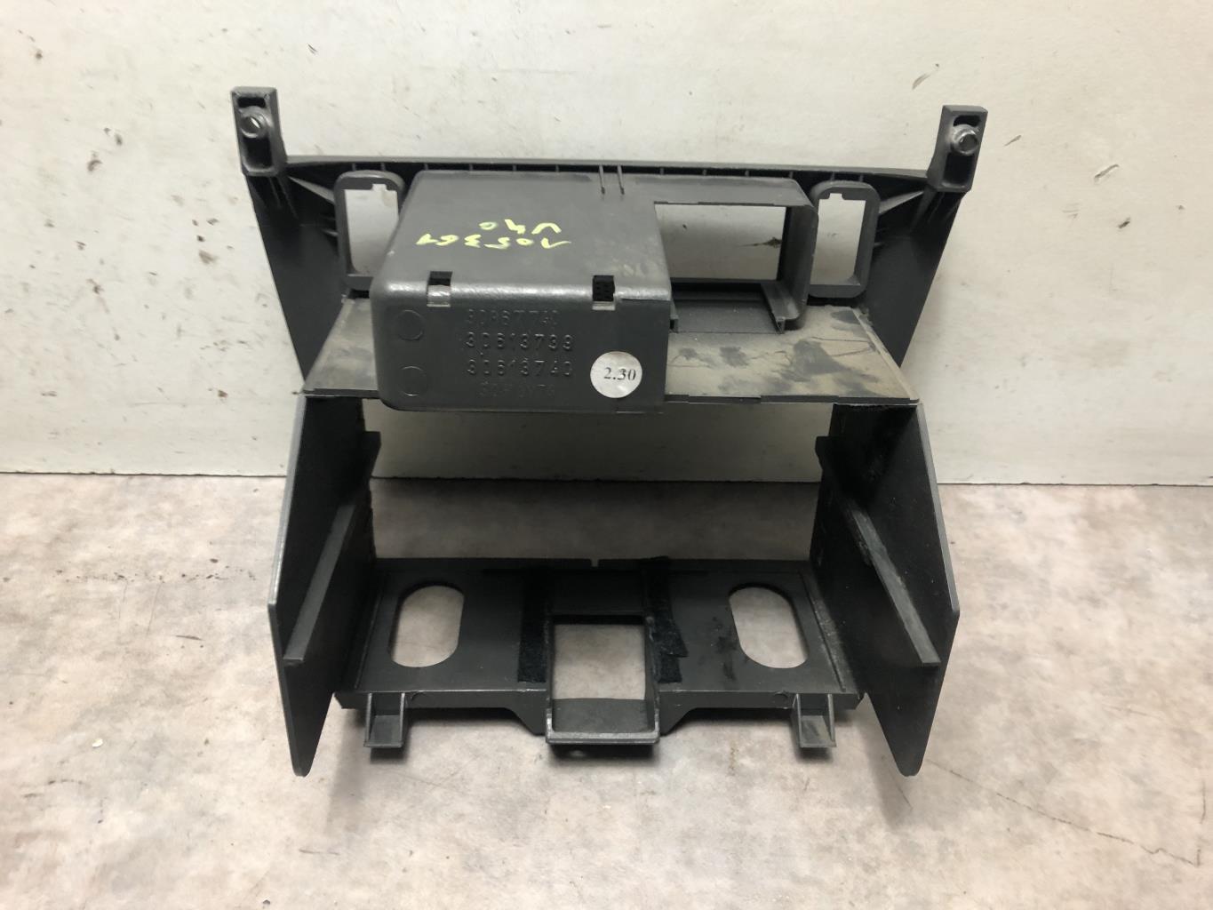 Facade autoradio VOLVO V 40 1 PHASE 2 BREAK Diesel - 1