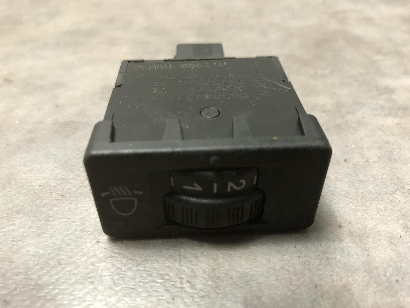Commande de reglage hauteur de phare PEUGEOT PARTNER 2 PHASE 3 Diesel - 1