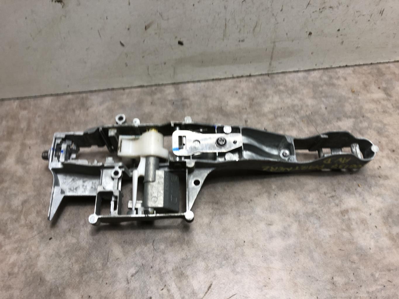Supporto maniglia portiera anteriore destra PEUGEOT PARTNER 2 PHASE 3 Diésel - 1