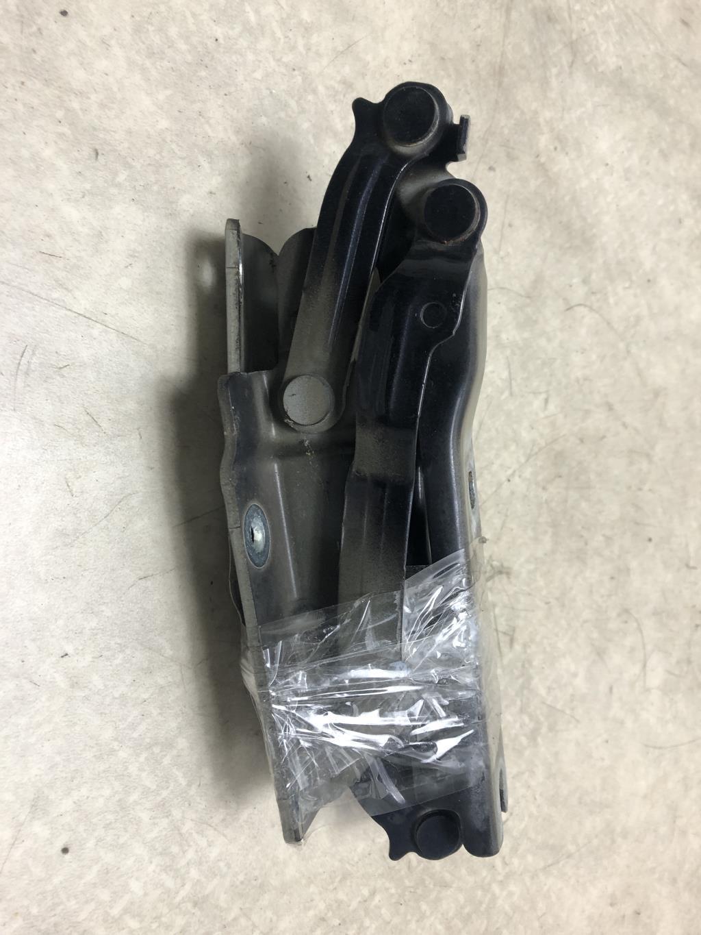 Charniere de capot VOLKSWAGEN GOLF 5 Diesel - 1
