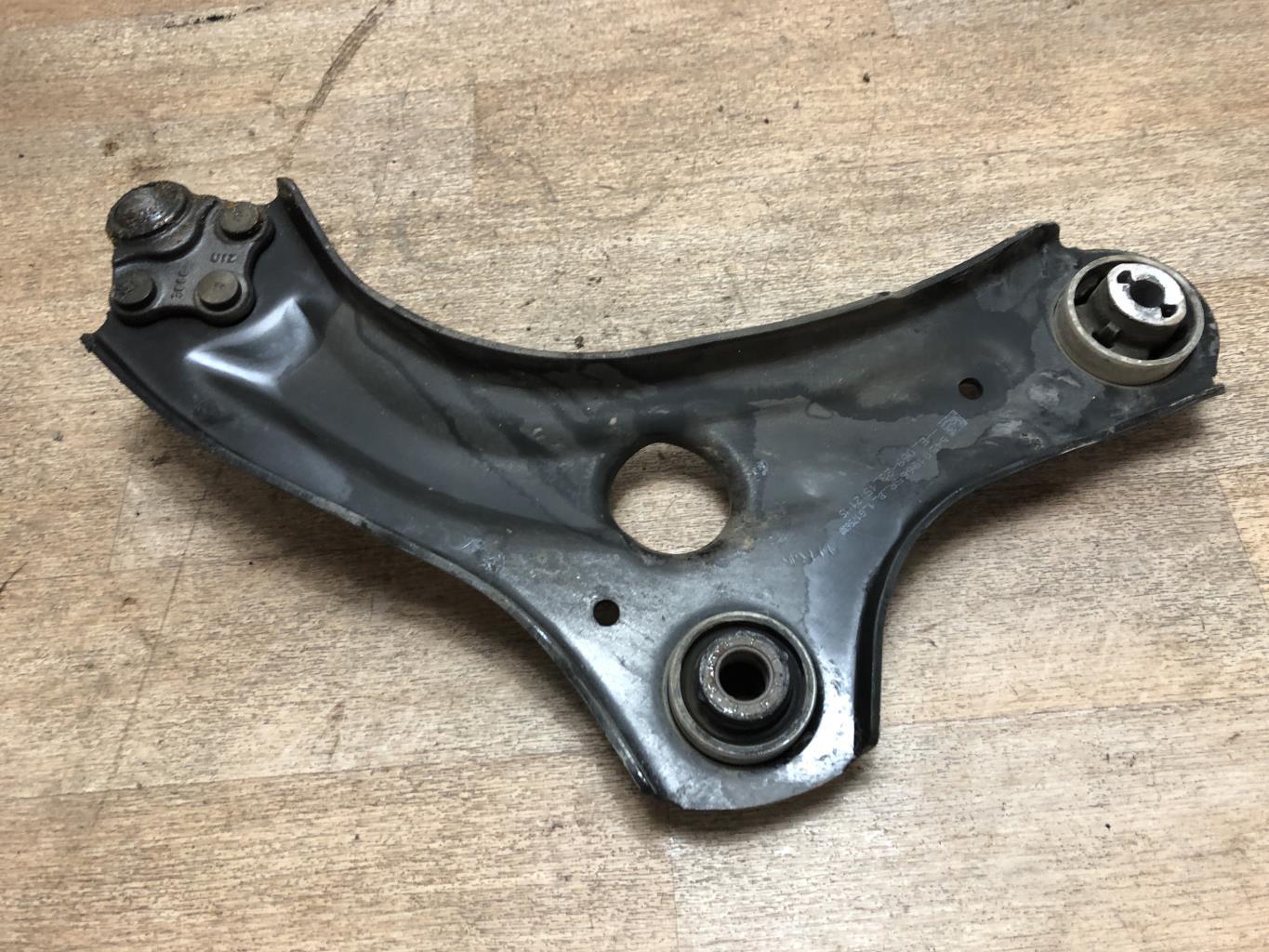 Triangle avant gauche RENAULT CLIO 5 PHASE 1 Essence - 1