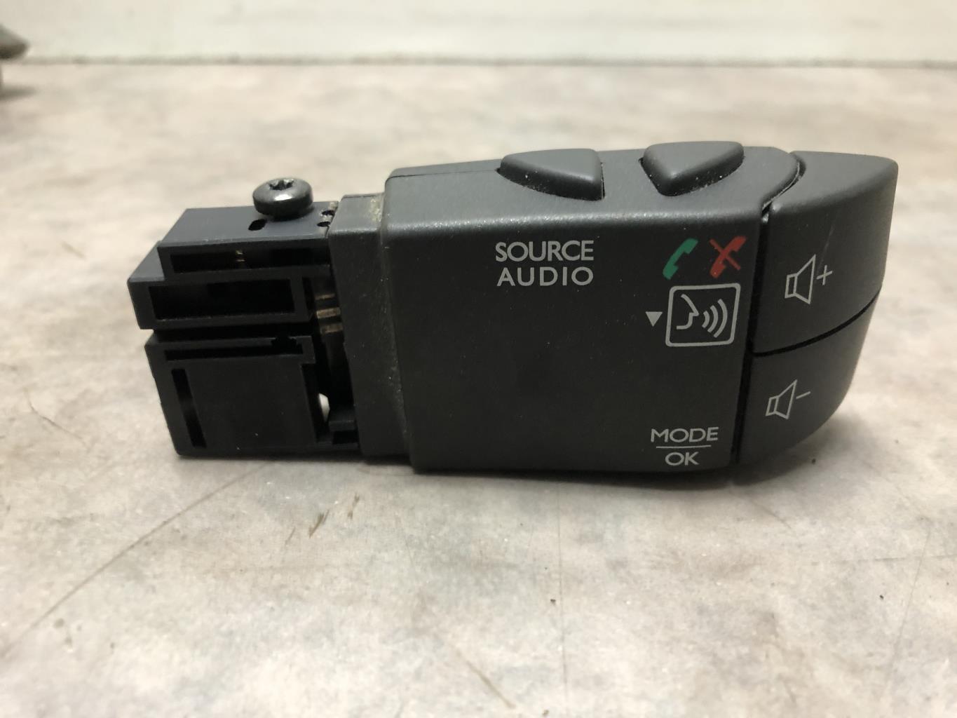 Commande autoradio RENAULT TWINGO 2 PHASE 2 Diesel - 1