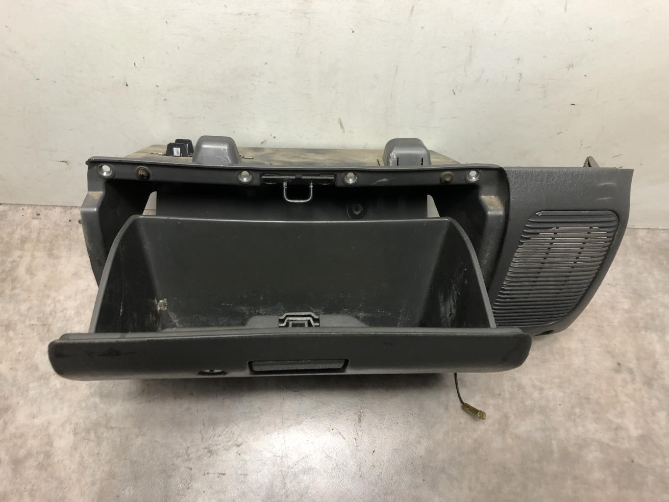 Boite a gants MITSUBISHI L 200 2 Diesel - 1