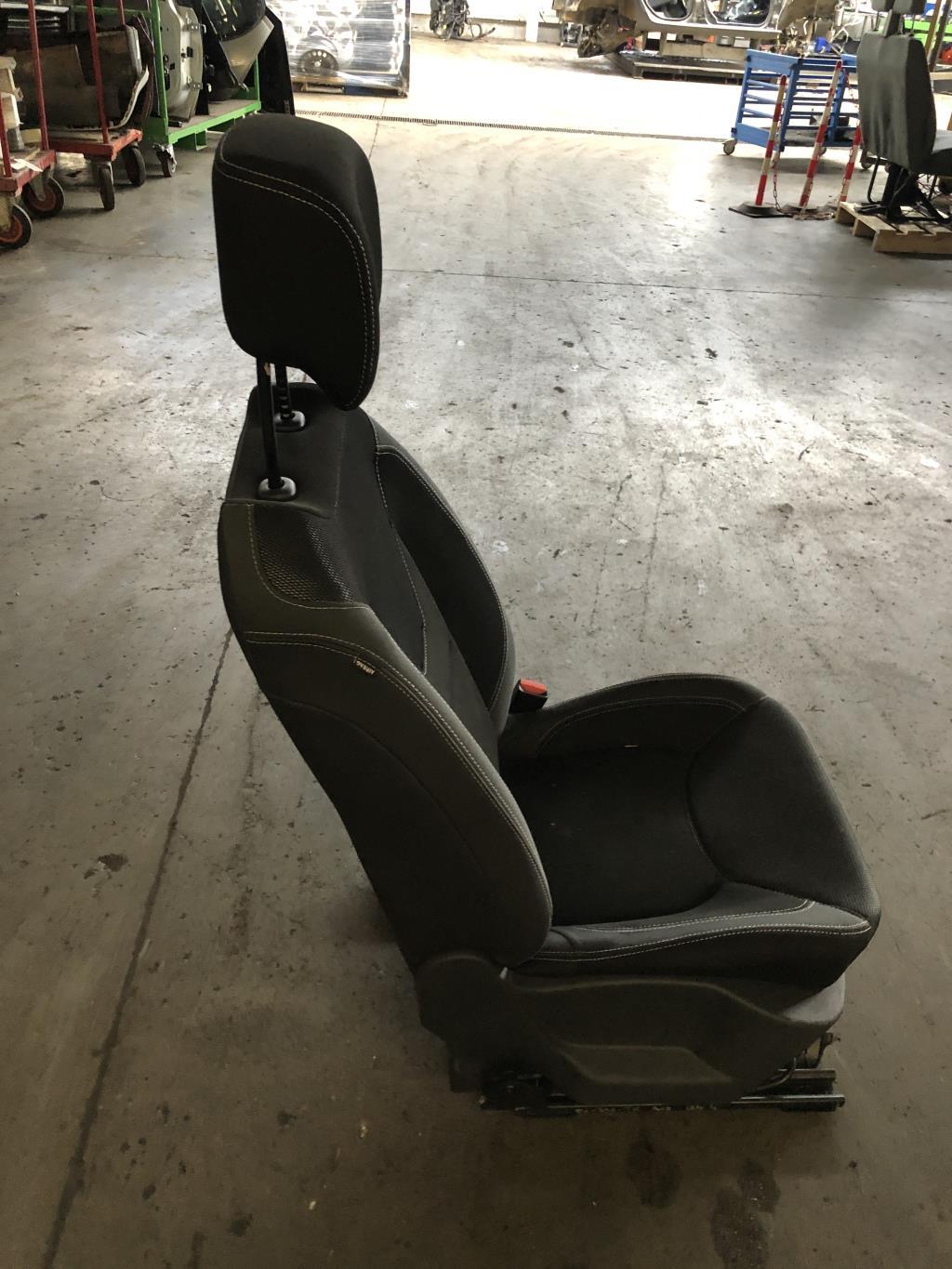 Siege avant droit RENAULT CLIO 4  - 1
