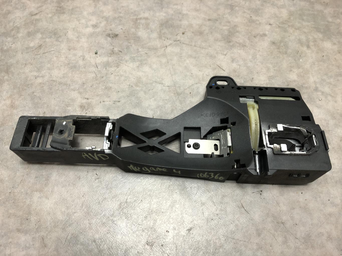 Supporto maniglia portiera anteriore destra RENAULT MEGANE 4 PHASE 1 Diésel - 1