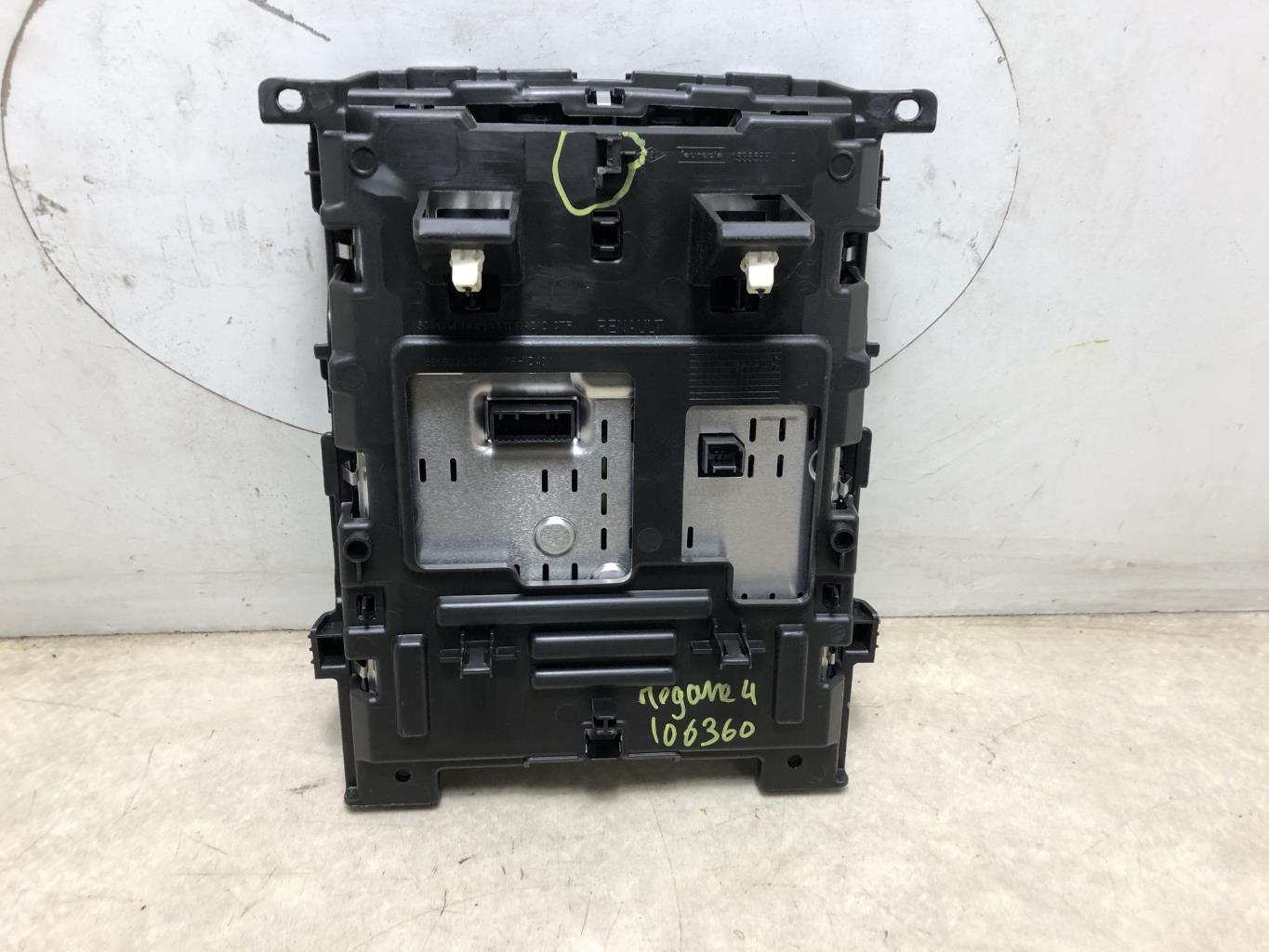 Ecran GPS RENAULT MEGANE 4 PHASE 1 Diesel - 1