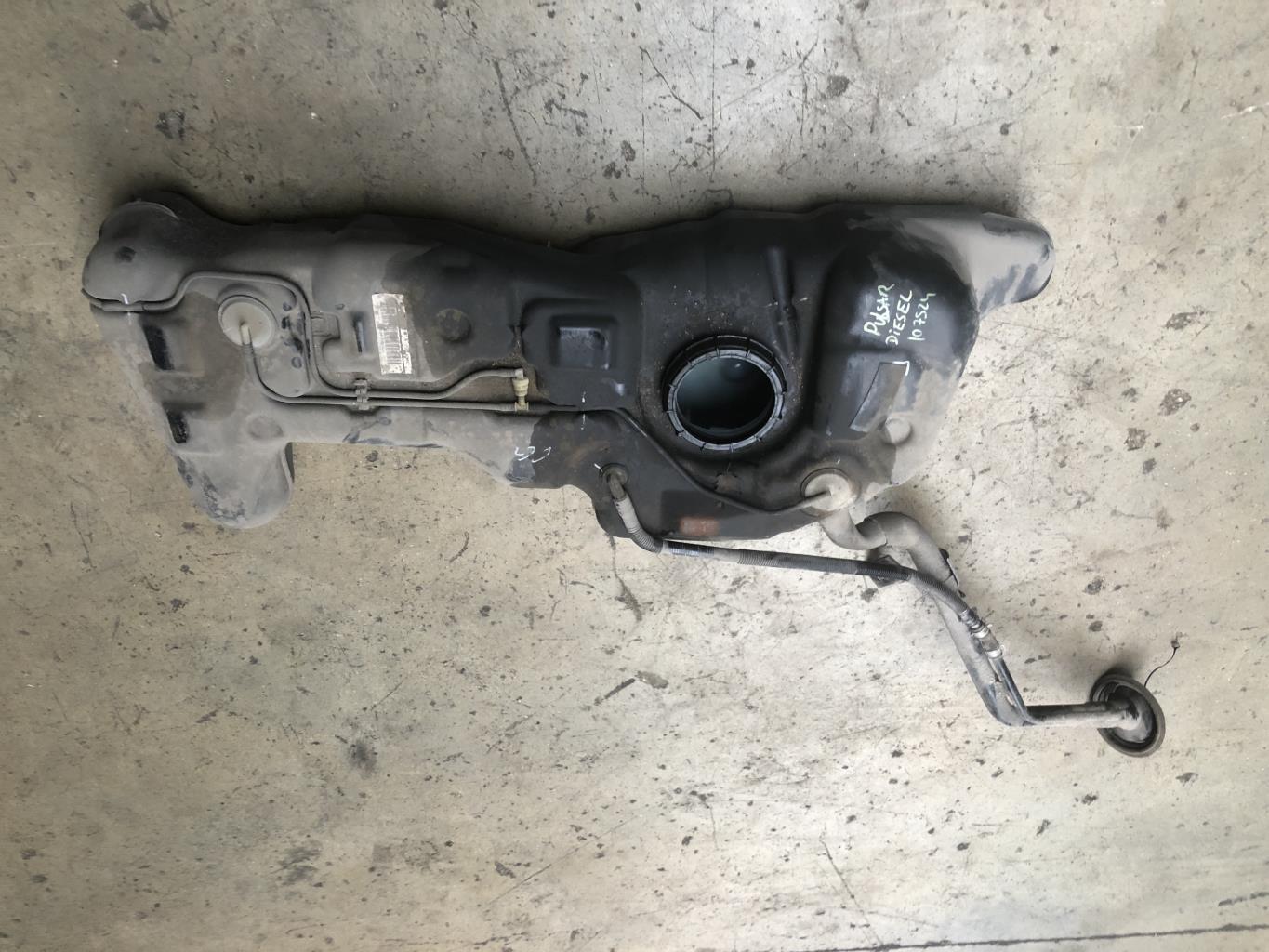 Reservoir NISSAN PULSAR Diesel - 1