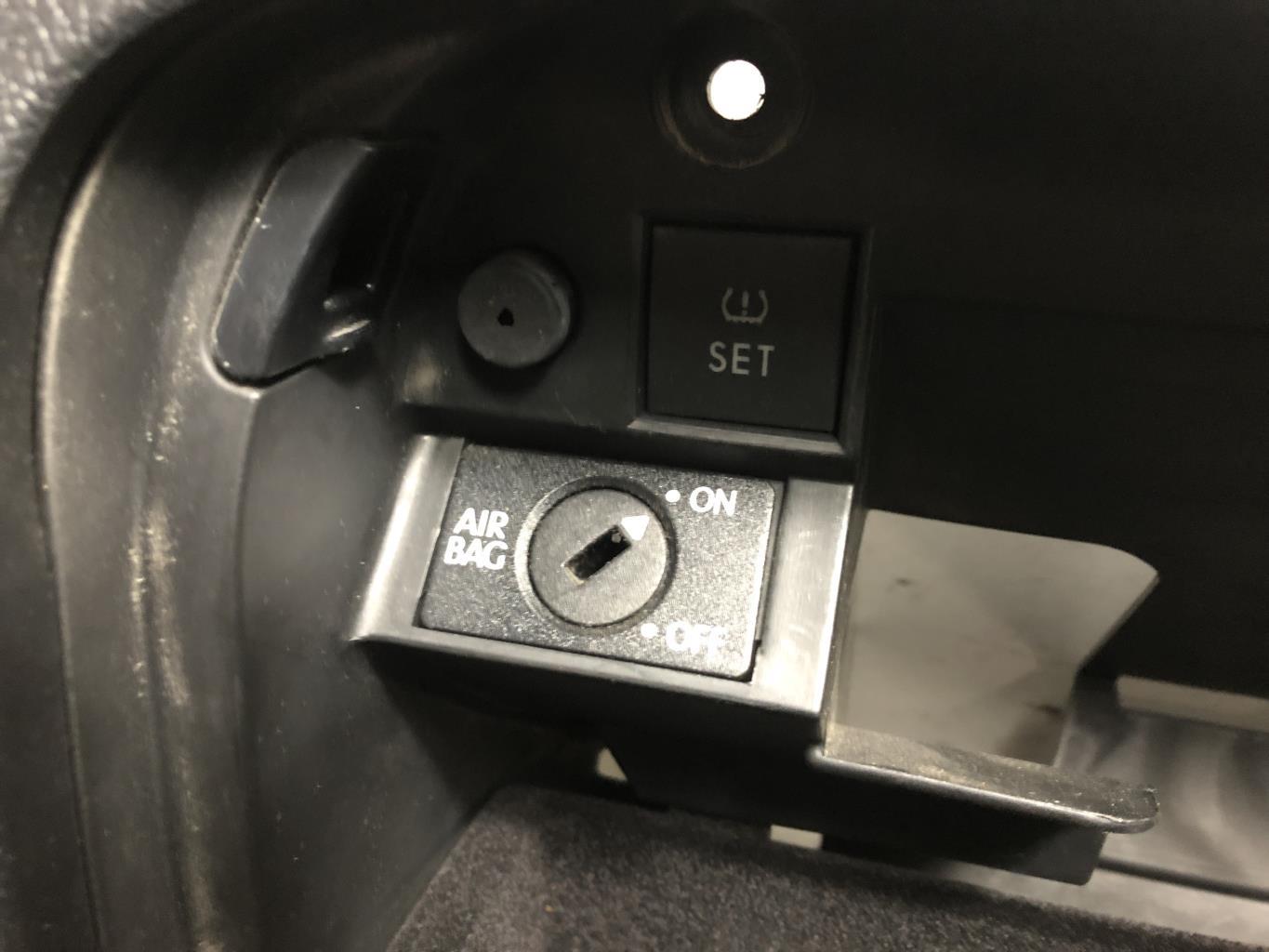 Boite a gants VOLKSWAGEN GOLF 6 Essence - 1