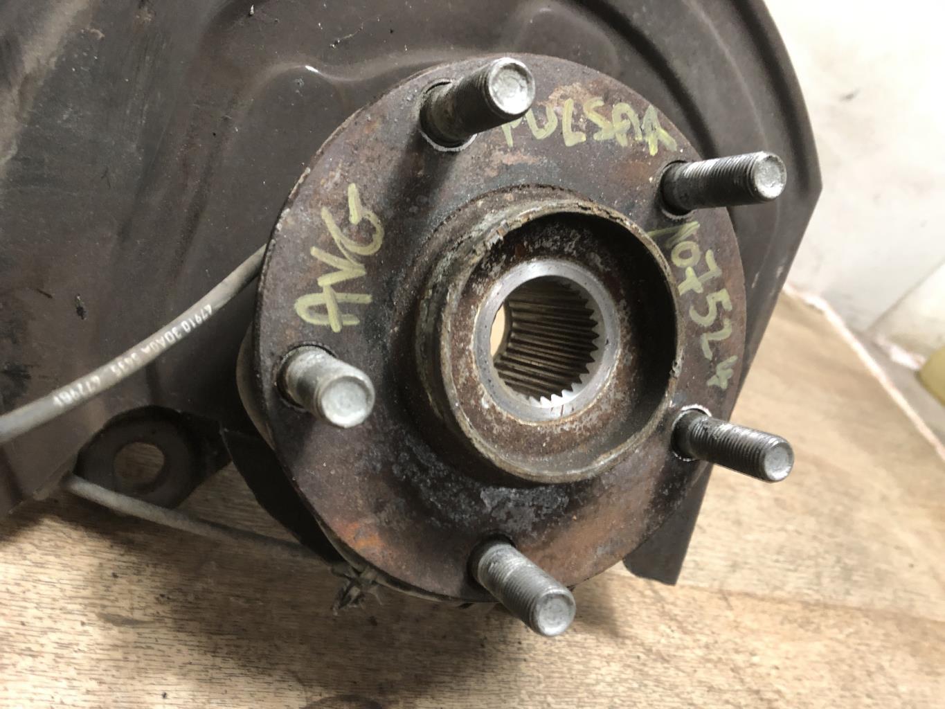 Fusee avant gauche NISSAN PULSAR Diesel - 1