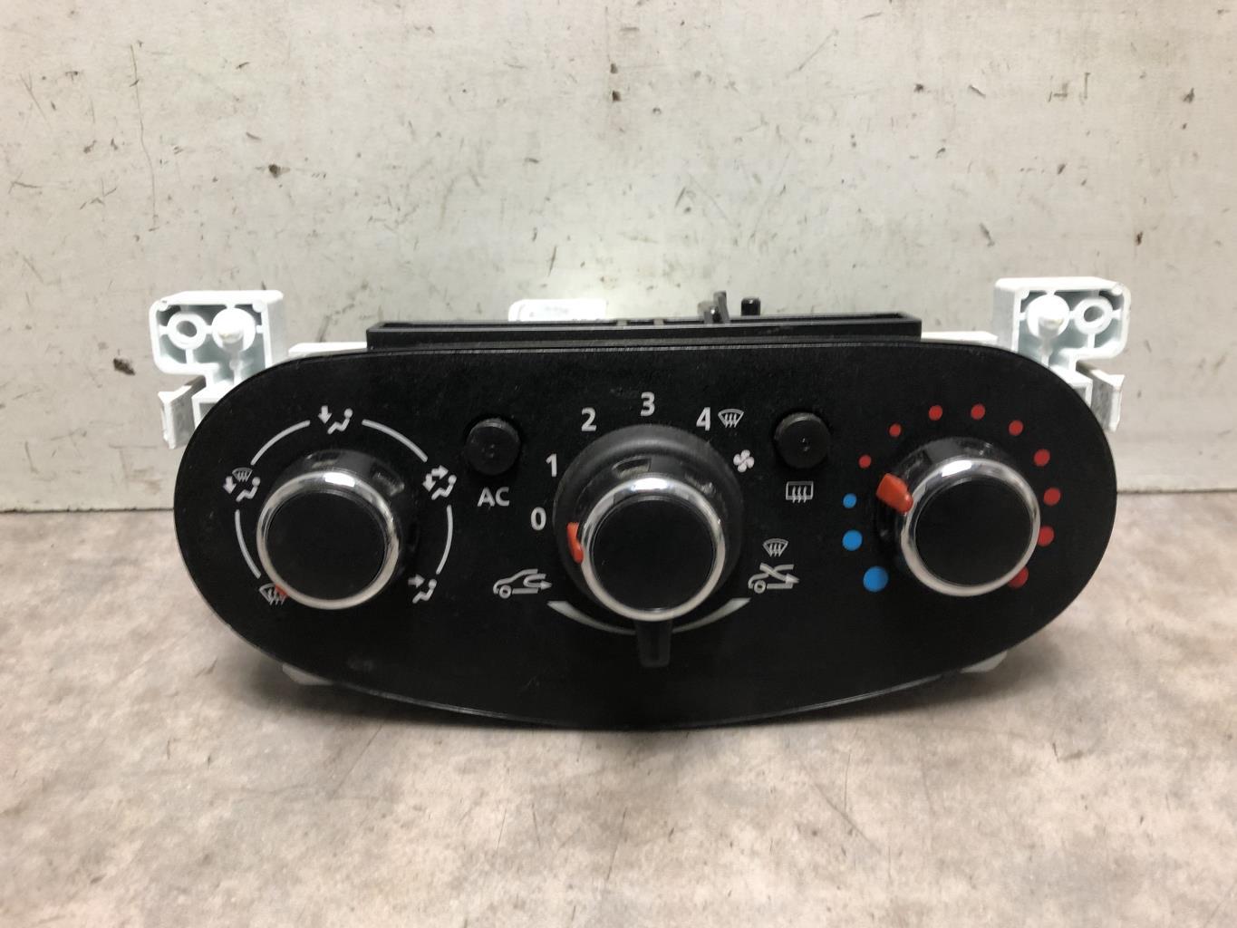 Commande chauffage DACIA SANDERO 2 PHASE 1 Essence - 1