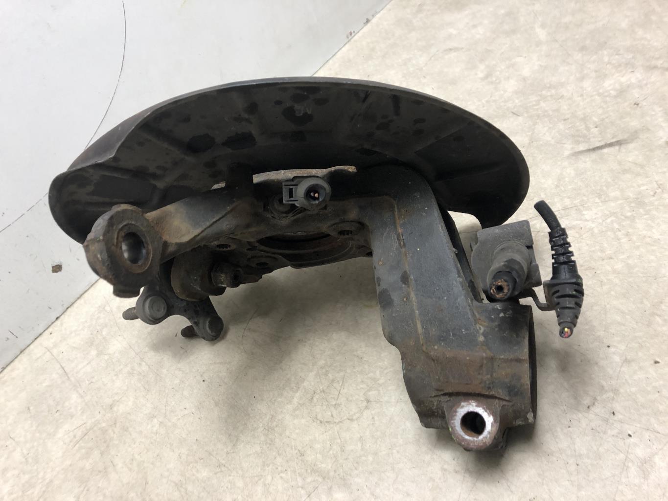 Fusee avant gauche VOLKSWAGEN GOLF 6 Essence - 1