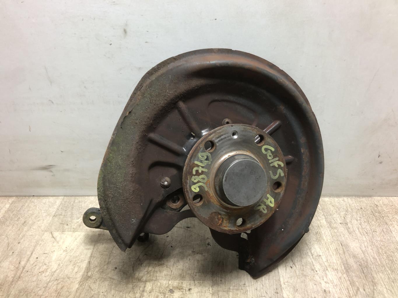 Fusee arriere droit VOLKSWAGEN GOLF PLUS PHASE 1 Diesel - 1