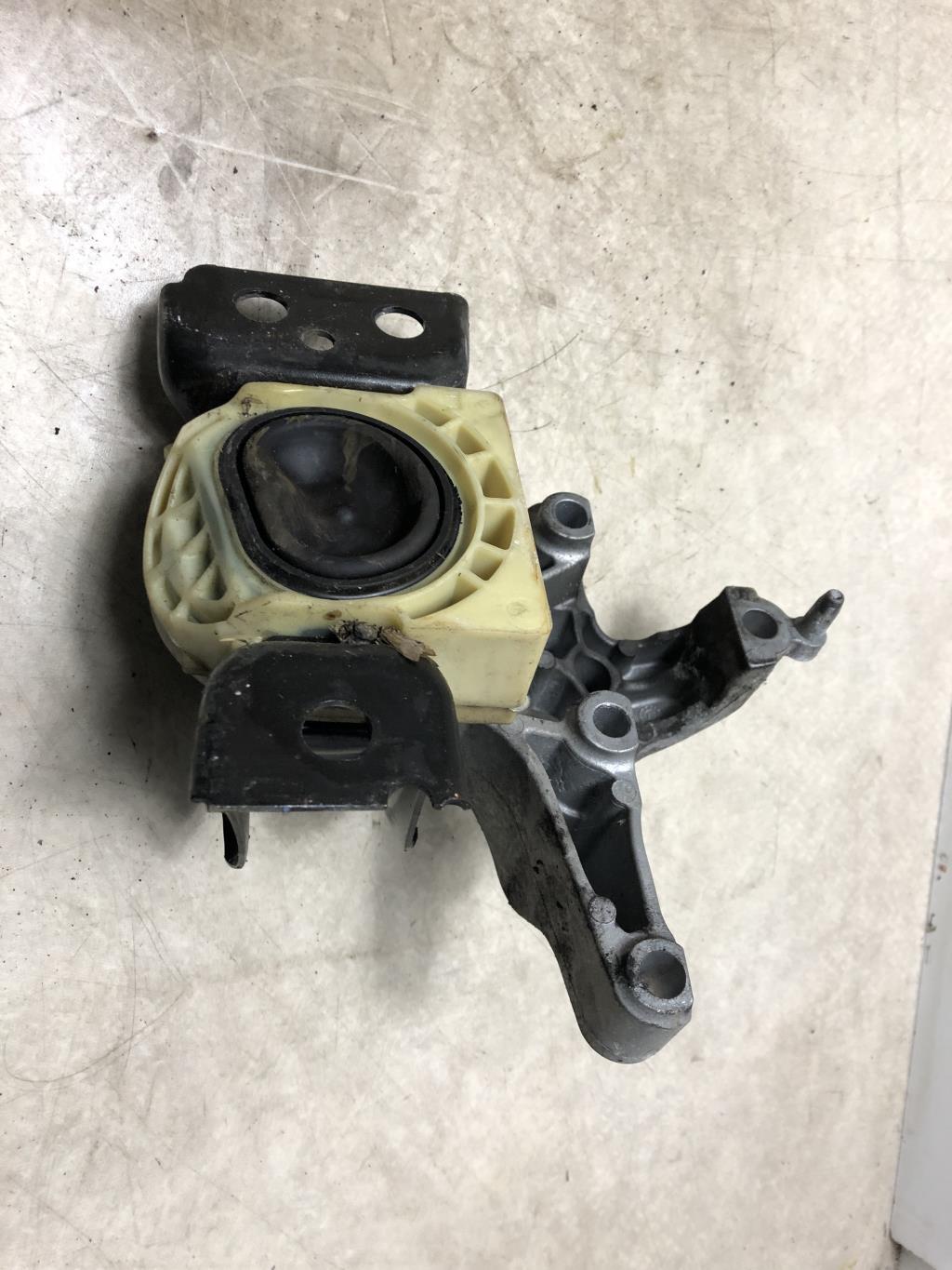 Support moteur droit DACIA DUSTER 1 PHASE 1 Diesel - 1