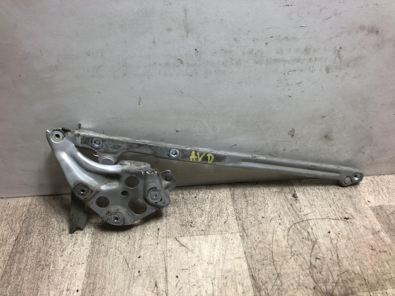 Charniere de capot MERCEDES CLASSE E 210 PHASE 2 Diesel - 1