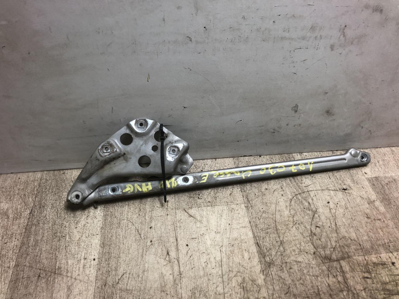 Charniere de capot MERCEDES CLASSE E 210 PHASE 2 Diesel - 1